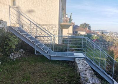 métallerie Cosnac, artisan métallier Corrèze, fabrication métal sur mesure, escalier métal sur mesure, clôture design métal, portail sécurisé métal, rampe métallique, atelier métallier Cosnac, métallerie artisanale, travail du métal Corrèze, fabricant escalier Cosnac, métallerie Pifaro, pose de clôture métal, portail sur mesure Cosnac, structure métallique personnalisée, savoir-faire métallier, finitions métalliques sur mesure, artisan métal Corrèze, escaliers intérieurs métal, entreprise de métallerie Corrèze