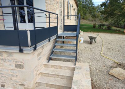 métallerie Cosnac, artisan métallier Corrèze, fabrication métal sur mesure, escalier métal sur mesure, clôture design métal, portail sécurisé métal, rampe métallique, atelier métallier Cosnac, métallerie artisanale, travail du métal Corrèze, fabricant escalier Cosnac, métallerie Pifaro, pose de clôture métal, portail sur mesure Cosnac, structure métallique personnalisée, savoir-faire métallier, finitions métalliques sur mesure, artisan métal Corrèze, escaliers intérieurs métal, entreprise de métallerie Corrèze